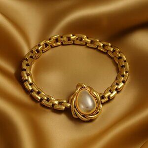 Gold Chain Bracelet Teardrop Faux Pearl Centerpiece – Elegant Timeless Jewelry